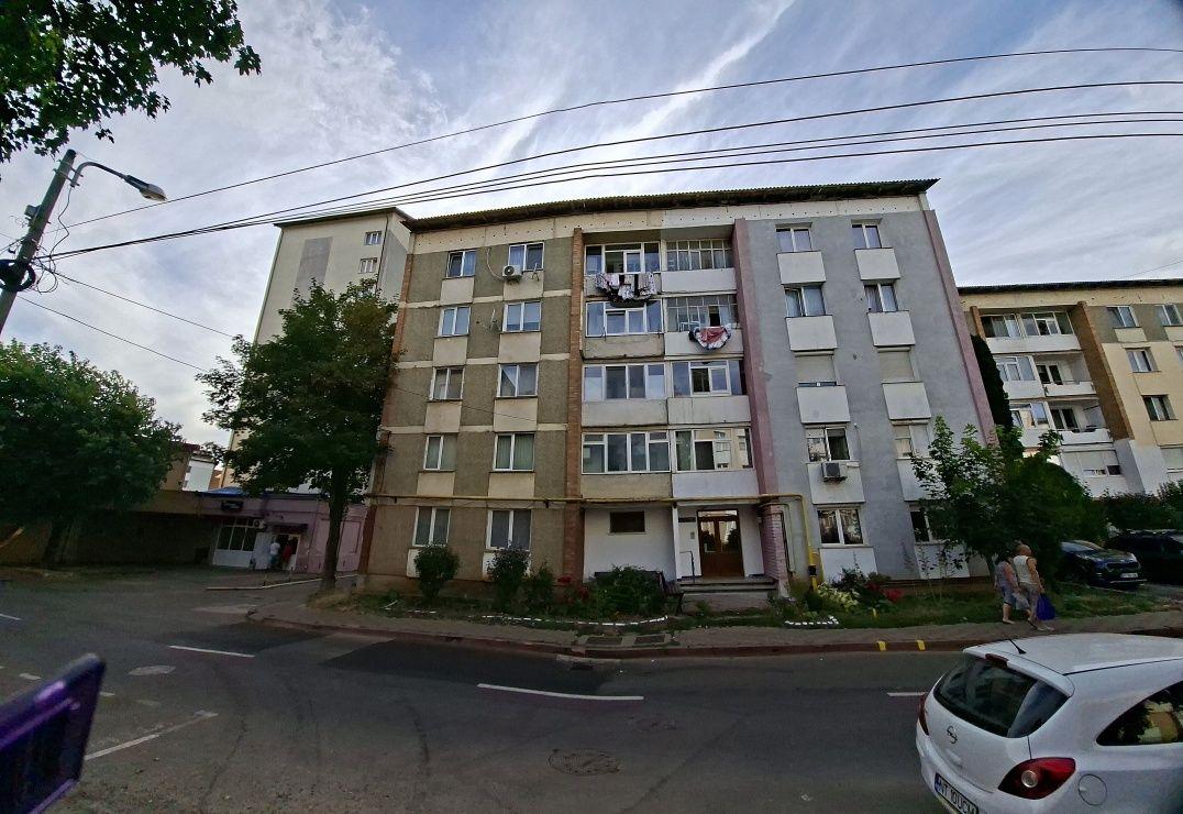 Închiriez garsoniera  pe termen  lung