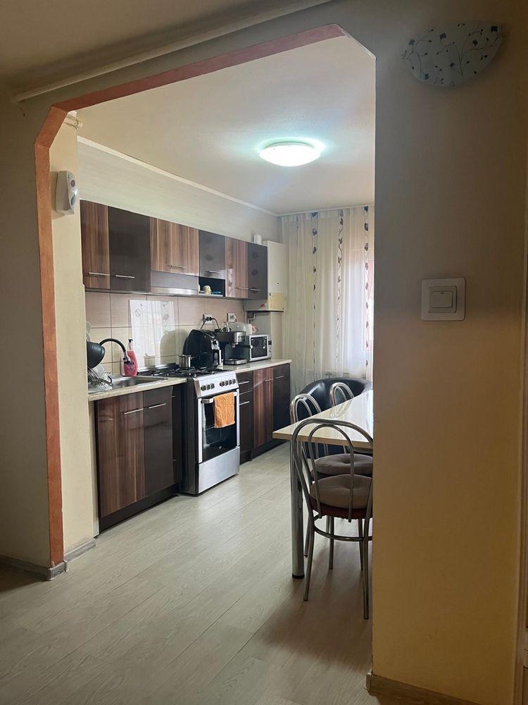 Apartament cu 2 camere, decomandat - imagine 1