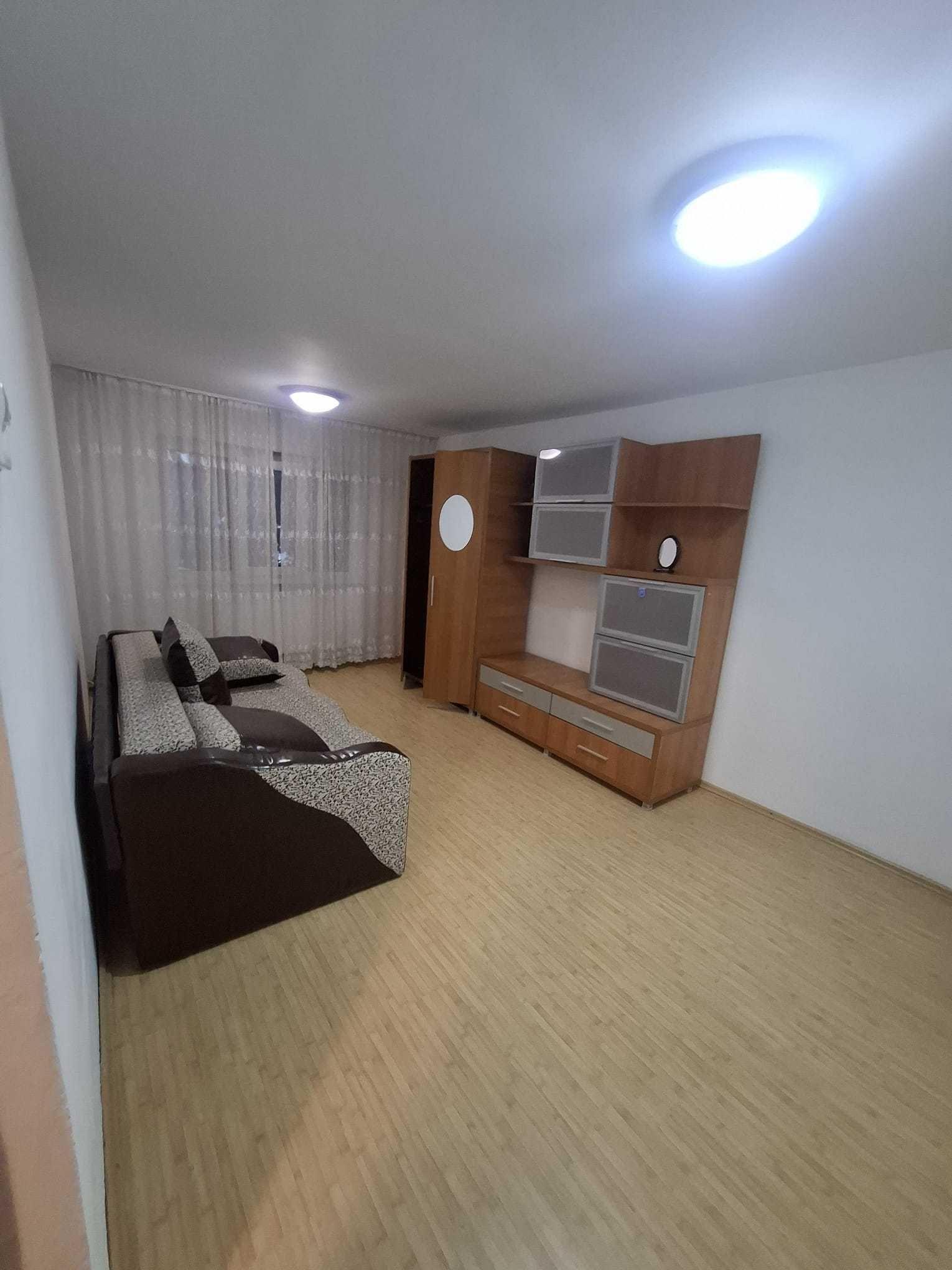 Apartament 3 camere, decomandat, Strada Savinesti, Etaj 1, Tg Jiu
