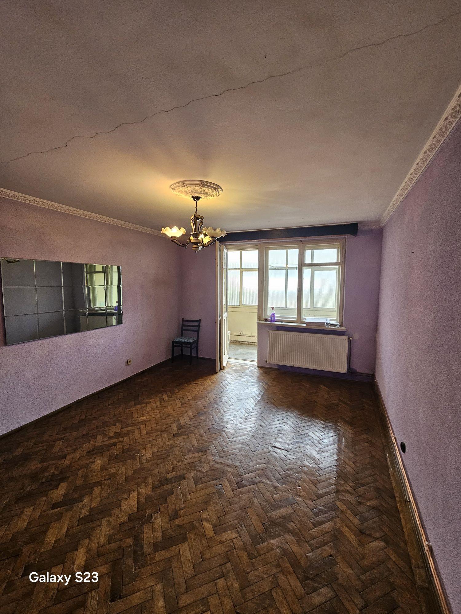 Vand apartament 3 camere