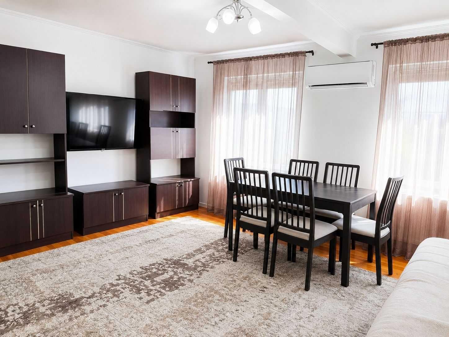 Apartament 3 camere, Târgu Jiu – Piața Mică. 70 mp