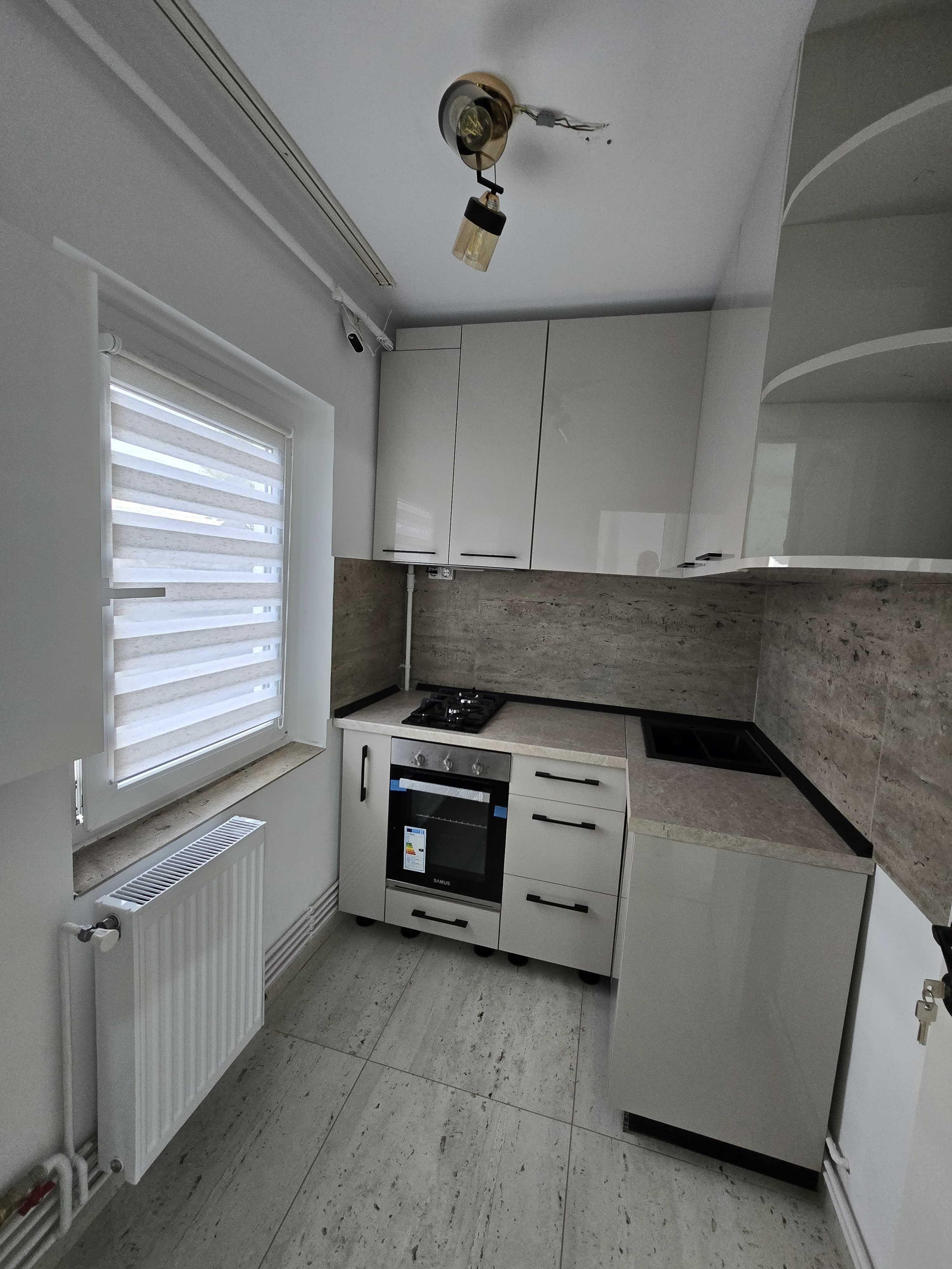 Inchiriez garsoniera. Totul nou si modern! Aproape de centrul pietonal! Vis a vis de Terasa Anna!0722681900 Etaj 1.Loc de parcare Urmeaza patul birou