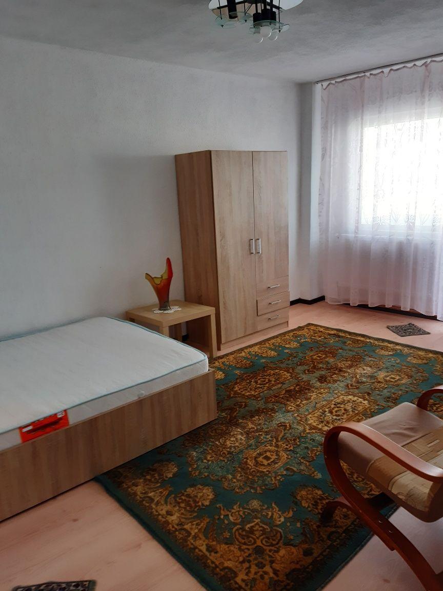 Închiriez apartament 2 camere decomandat
