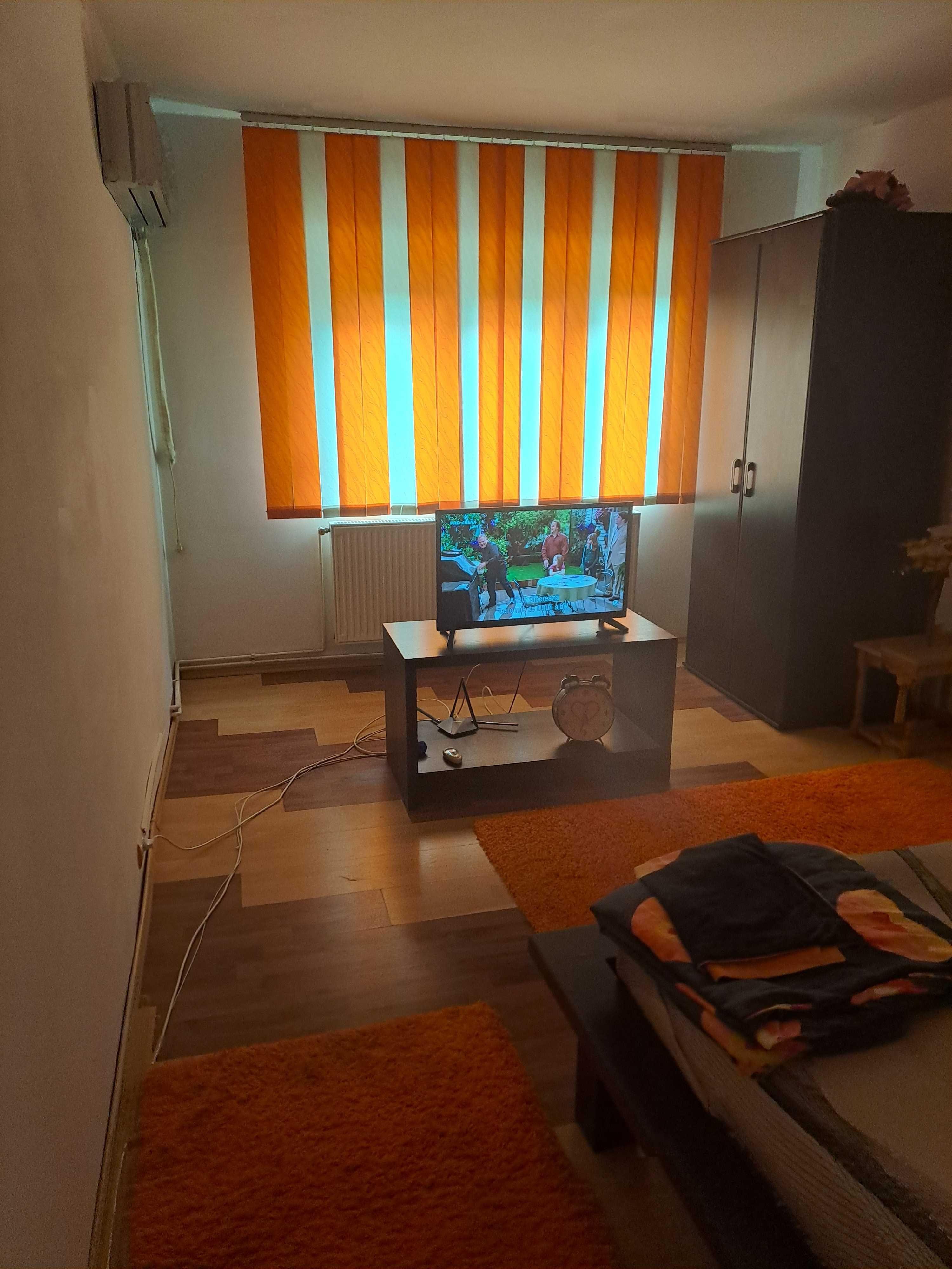 Inchiriez apartament 2 camere ,zona mall