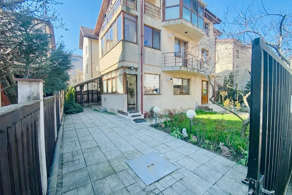 Apartament de 3 camere cu curte și terasă proprie mobilat și utilat Popesti Leordeni
