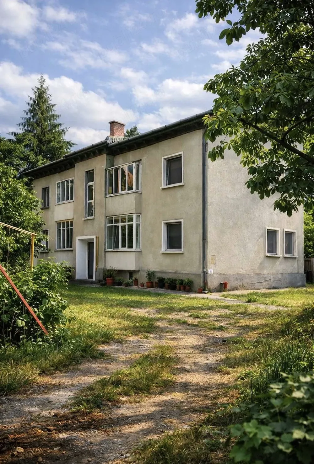 Apartament in casa cu 4 apartamente + curte si beci, zona centrală - imagine 1