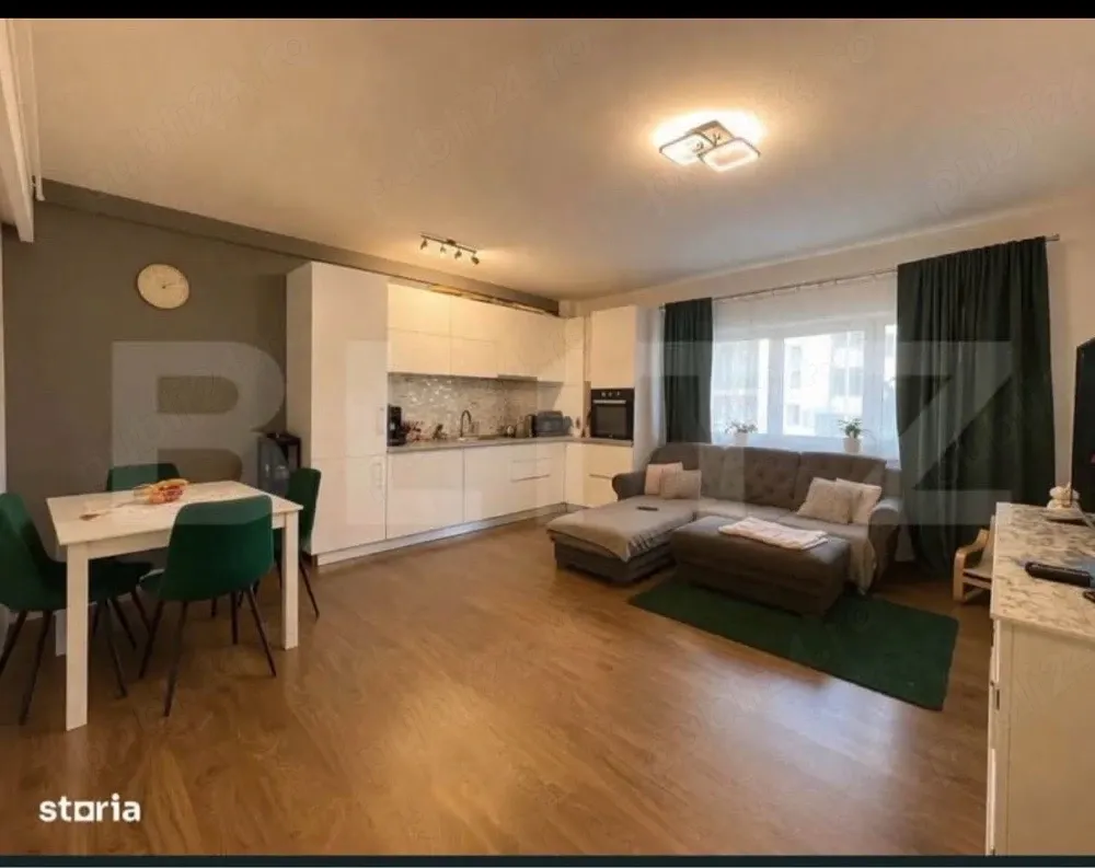 Vand URGENT apartament cu curte - imagine 1