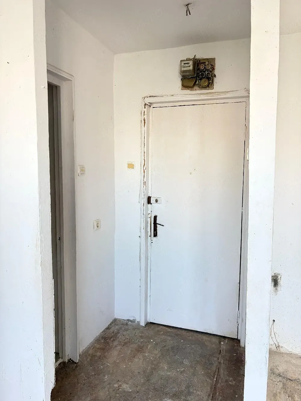 Garsonieră  București, B-dul Iuliu Maniu, sect.6, liberă, necesită renovare, f.avantajos