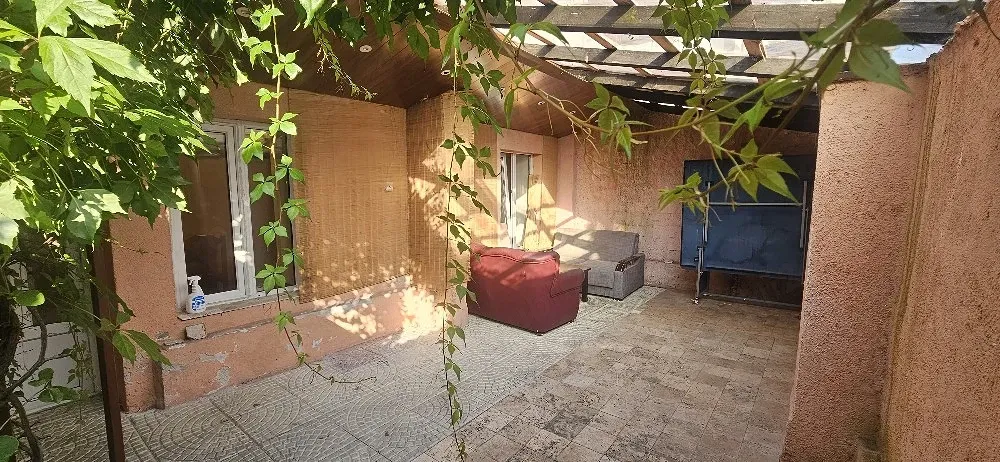 ofer gars.la casa cu curte proprie.zona sp.jud.