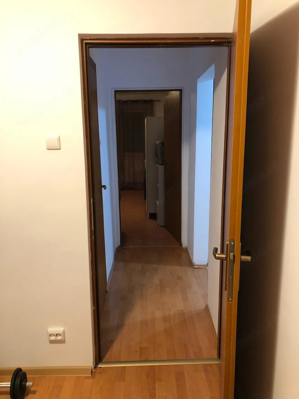 Vând în rate sau schimb cu casă în apropiere de București apartament cu 4 camere în sector 5
