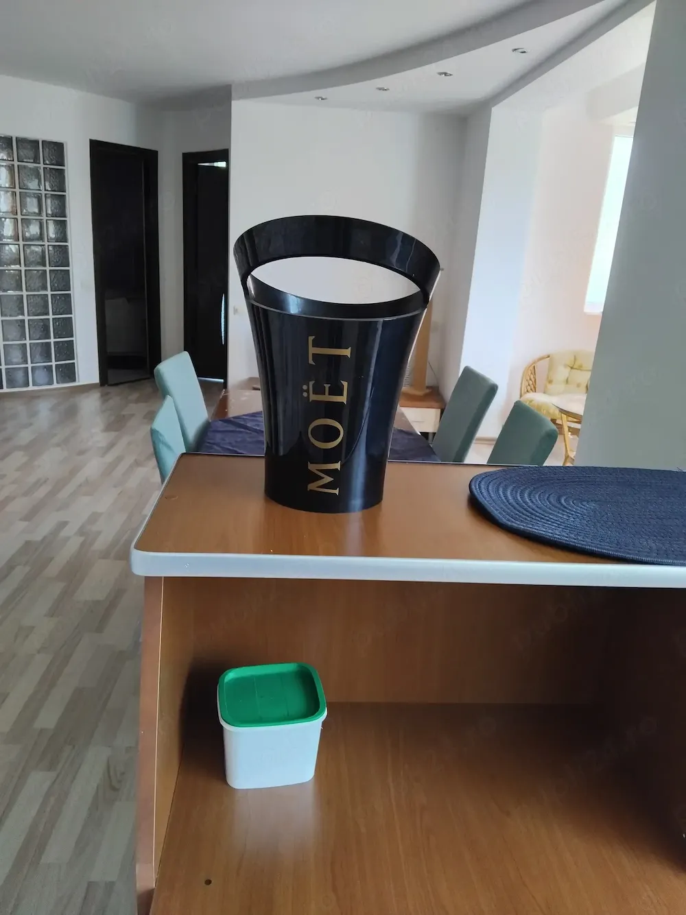 Închiriez apartament