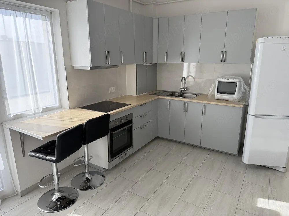Str.L mîitei Apartament 3 camere de Închiriat - imagine 1