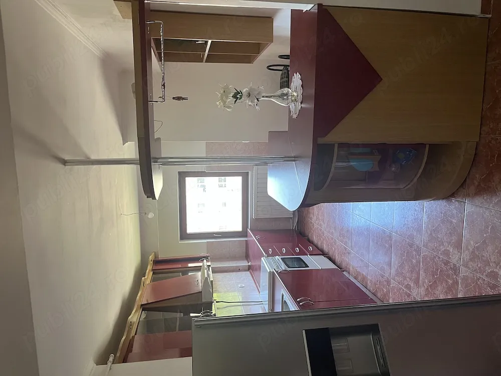 Vând apartament 3camere + GARAJ