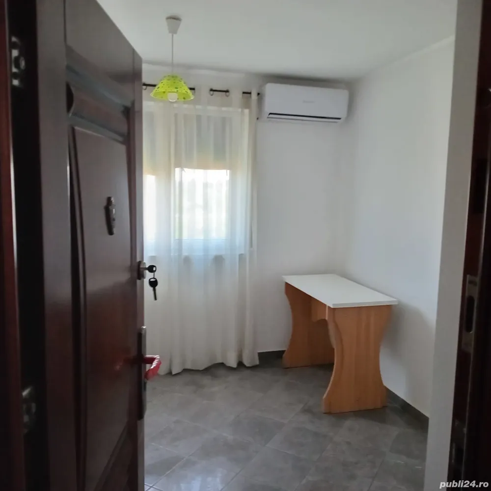 Vând cameră cămin gară