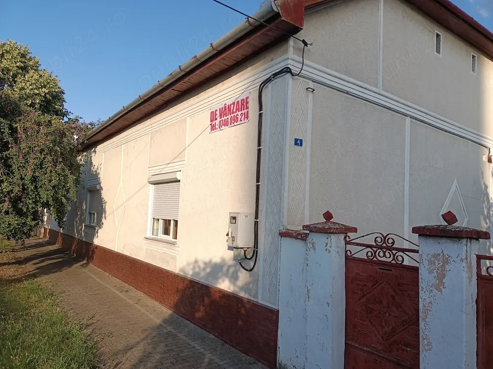 Casă de vânzare în centrul localității Vinga