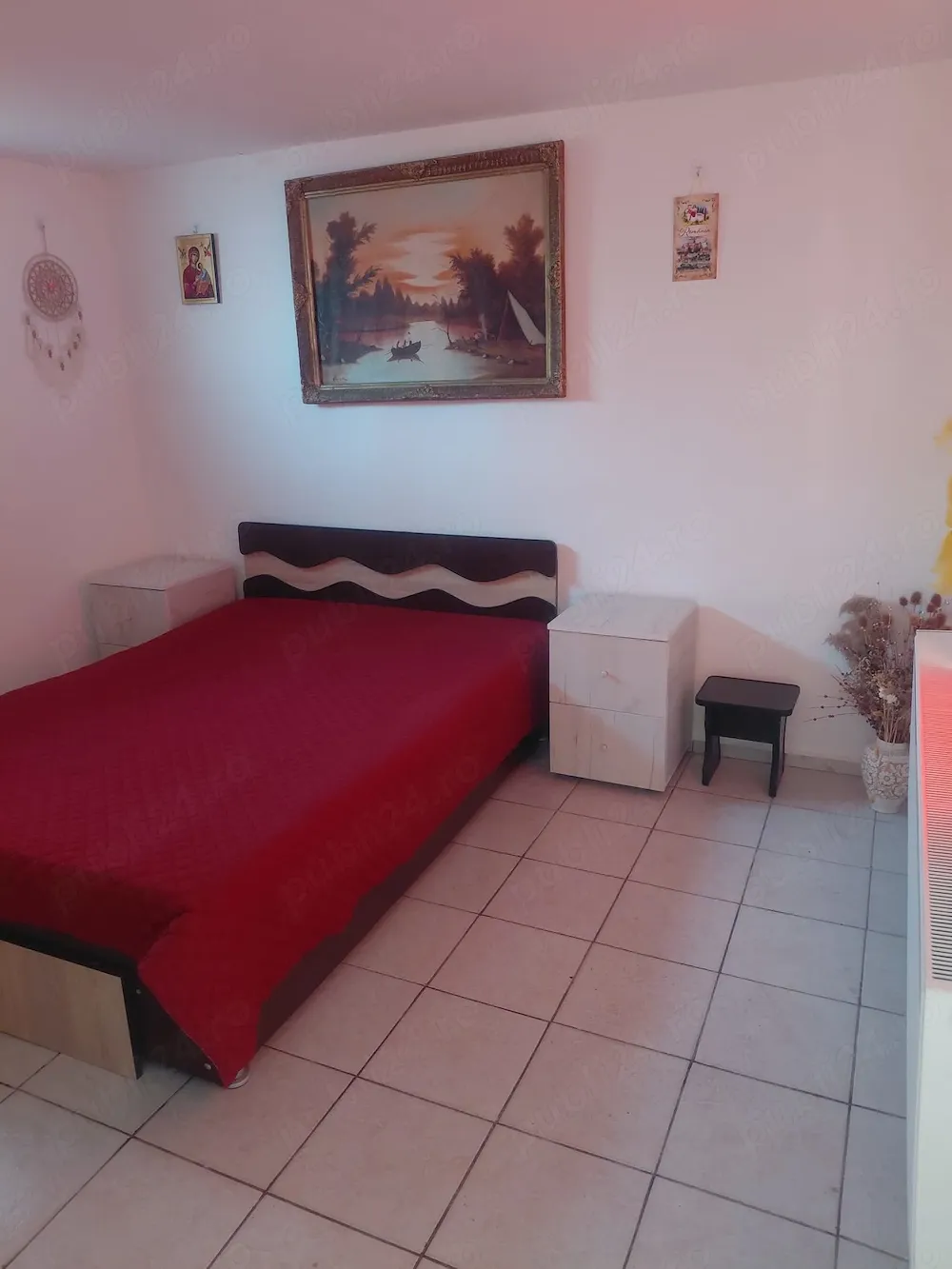 Ofer spre închiriere un apartament la casa