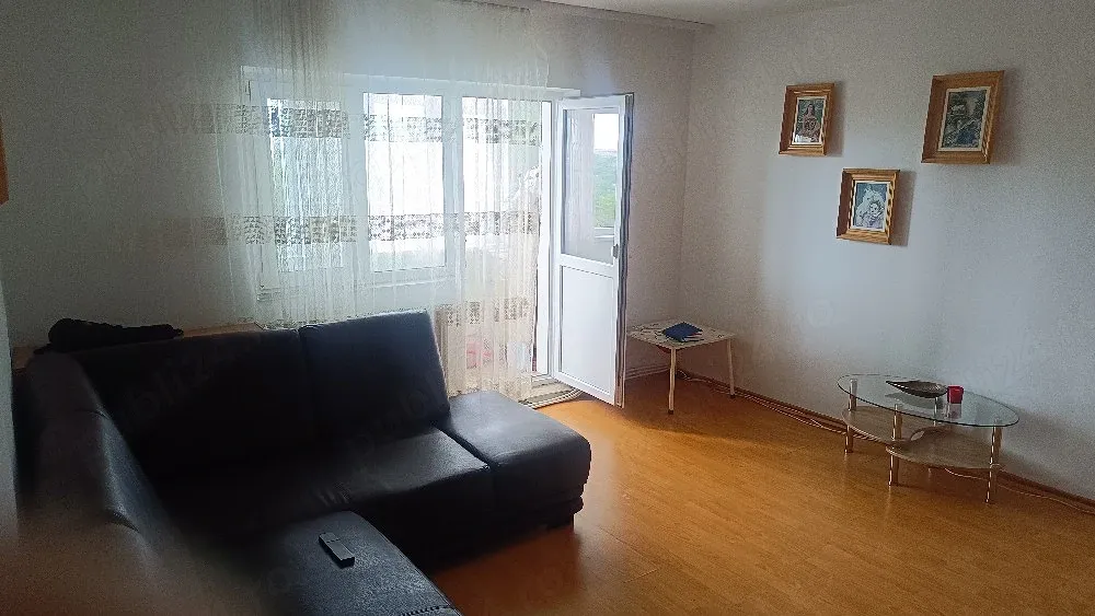 Închiriez ap. 2 camere 300 euro fix