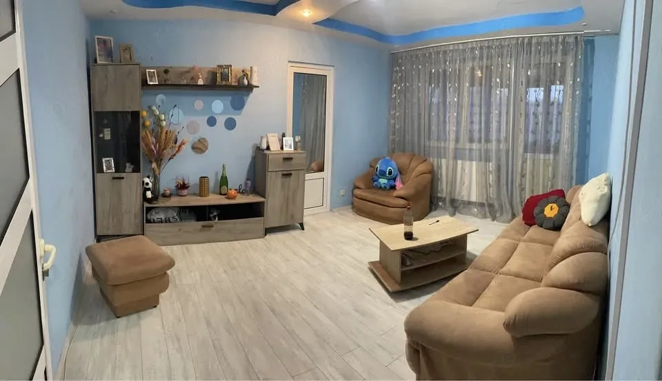 Vând apartament 3 camere zona 9 mai olari