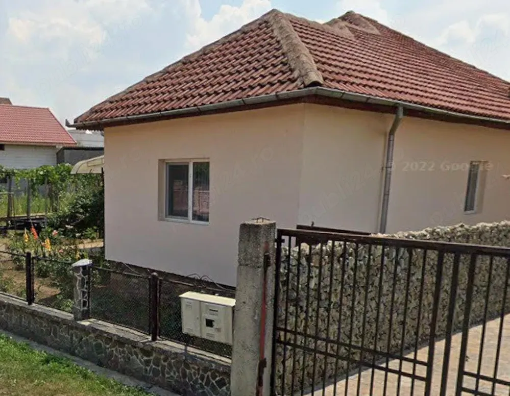 Vând casa în municipiul Tg-Jiu, situată pe bulevardul Ecaterina Teodoroiu.