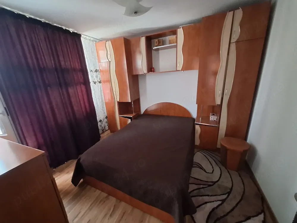 Se inchiriaza apartament cu 2 camere utilat si mobilat.