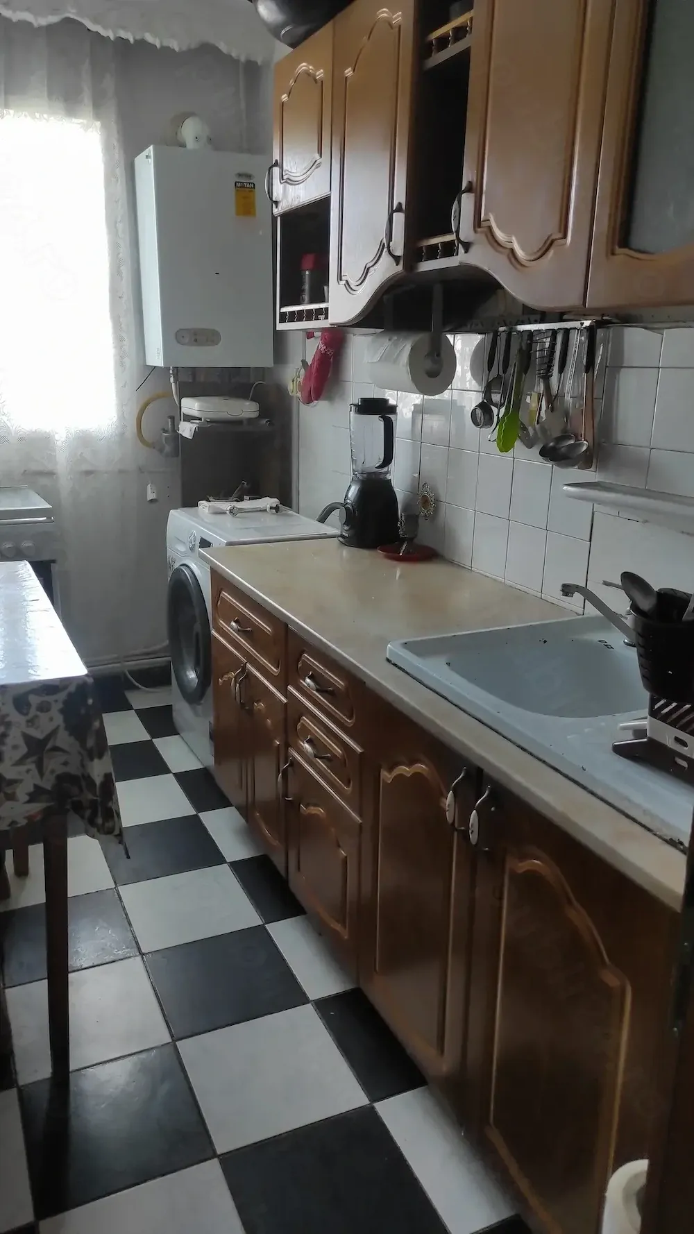 Vând apartament trei camere