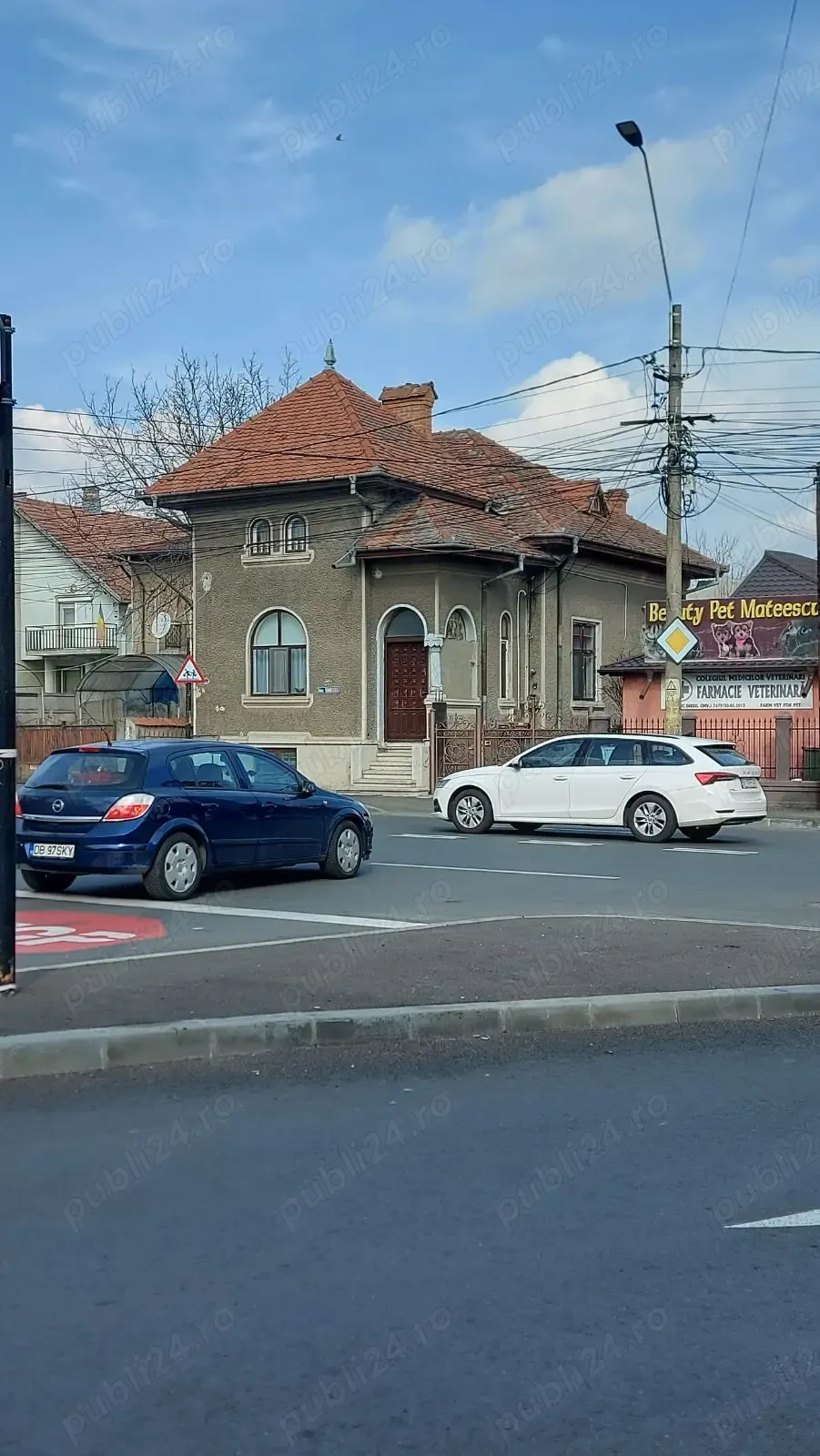 Vânzare jumătate de casă, Calea Domnească 257   Intrare privată, Demisol+Etaj+Pod+Curte