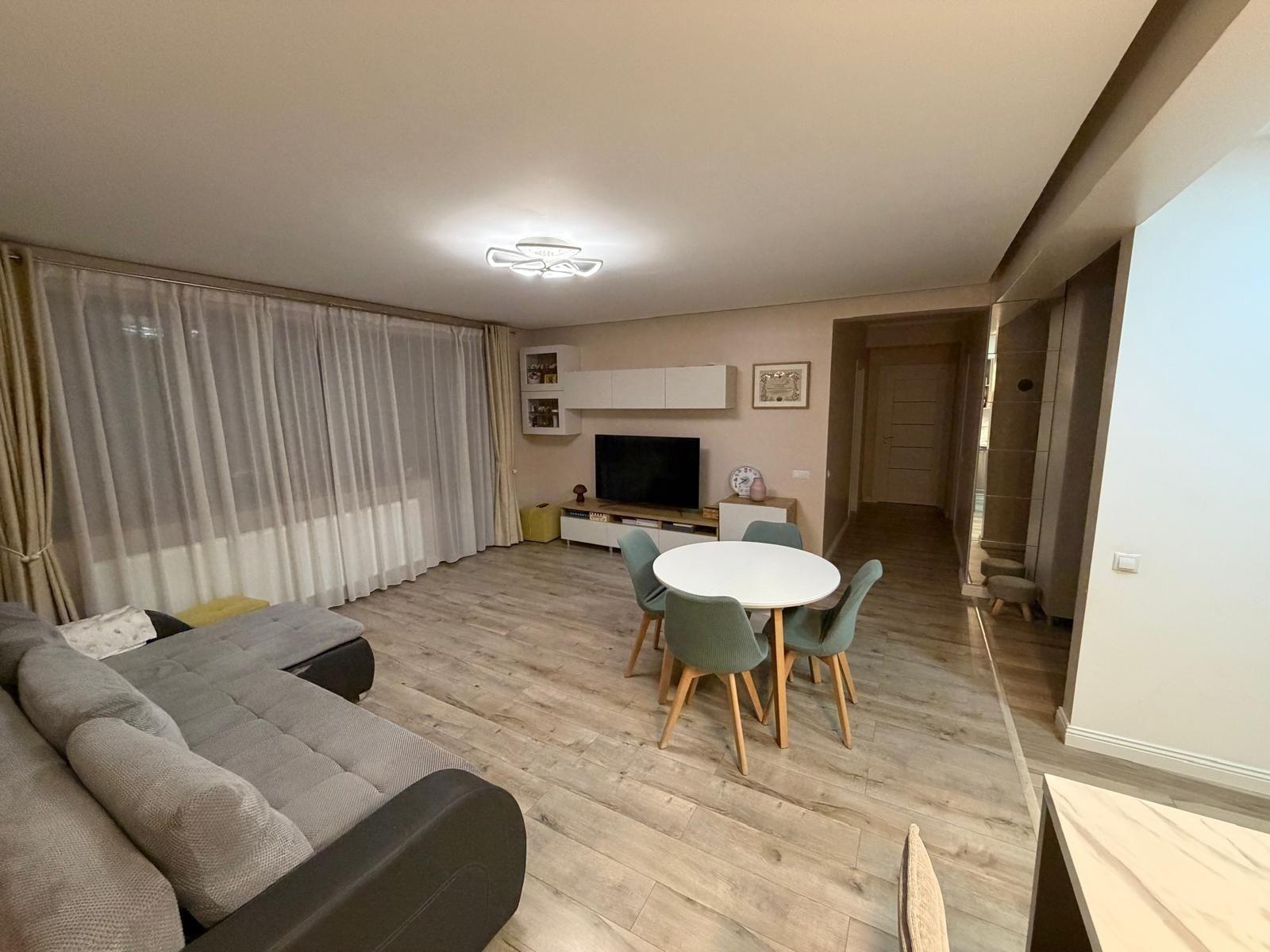 Apartament 3 camere 80 mp utili, 2 bai + parcare subterana si gradina - zona  Sub Cetate - imagine 1