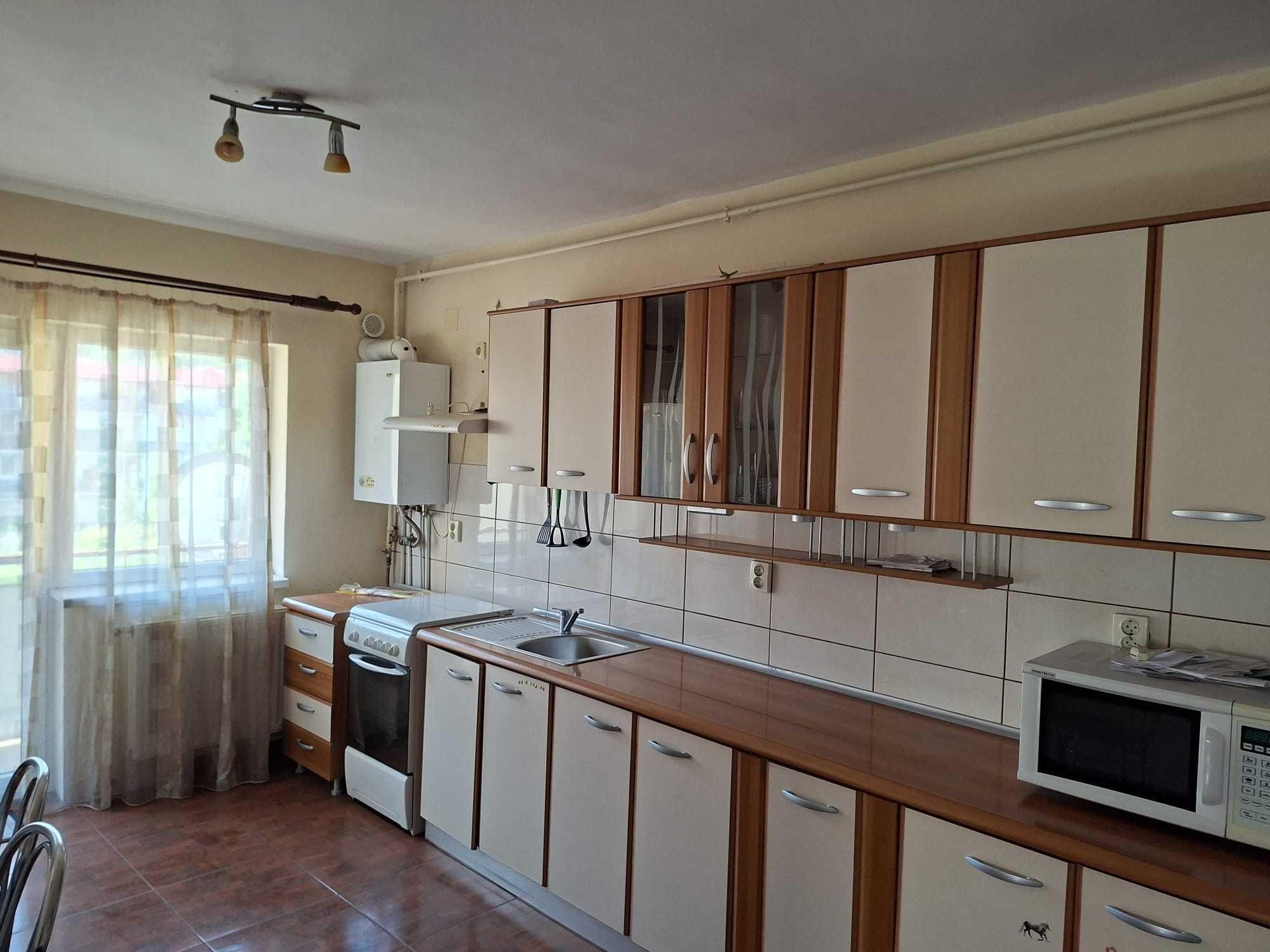 Proprietar vand apart 3 camere Floresti, etaj 2, Str Eroilor 190