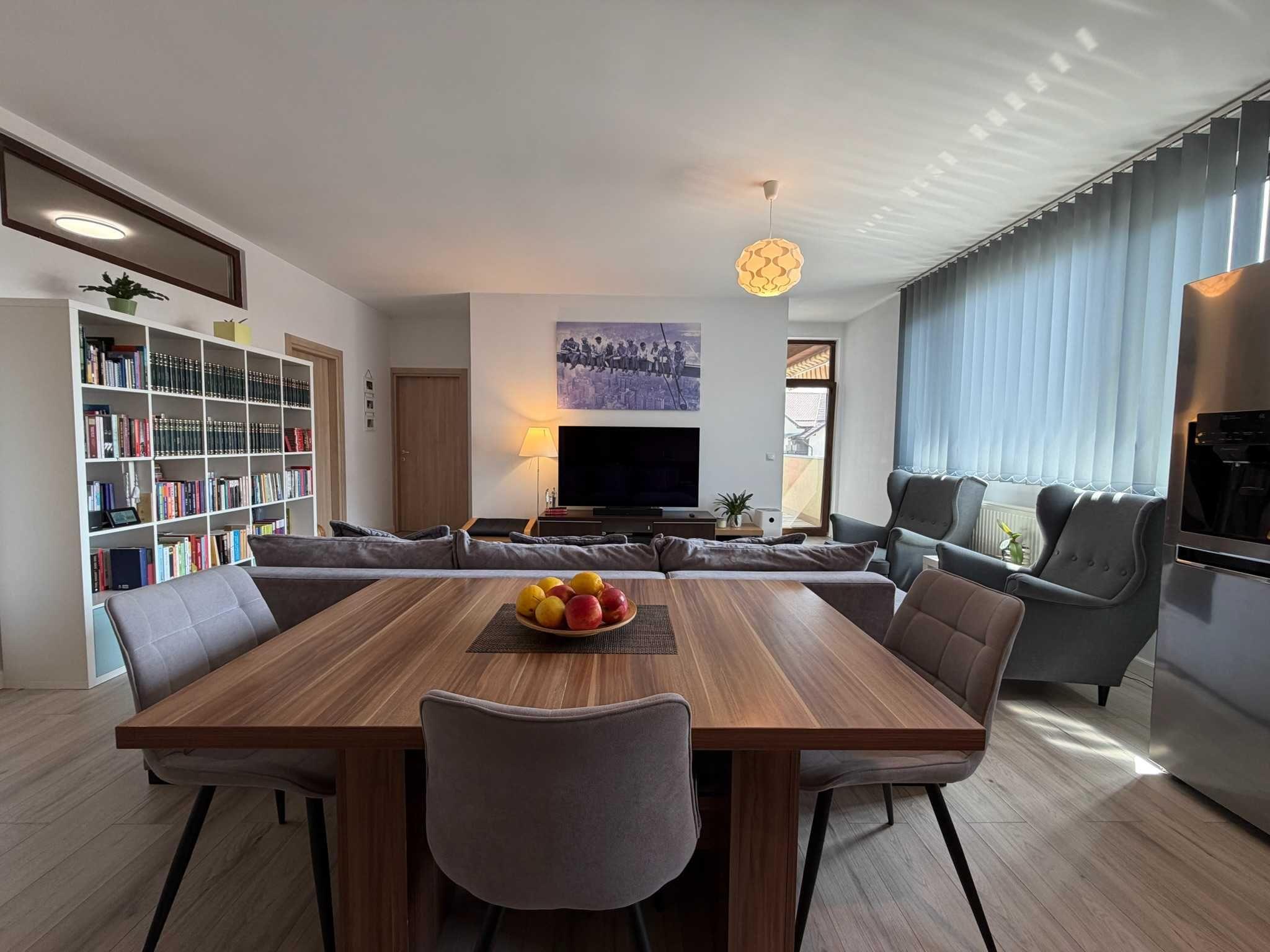 Apartament 3 camere 75 mp, 2 parcari, mobilat, str. Eroilor, aproape de centrul Florestiului