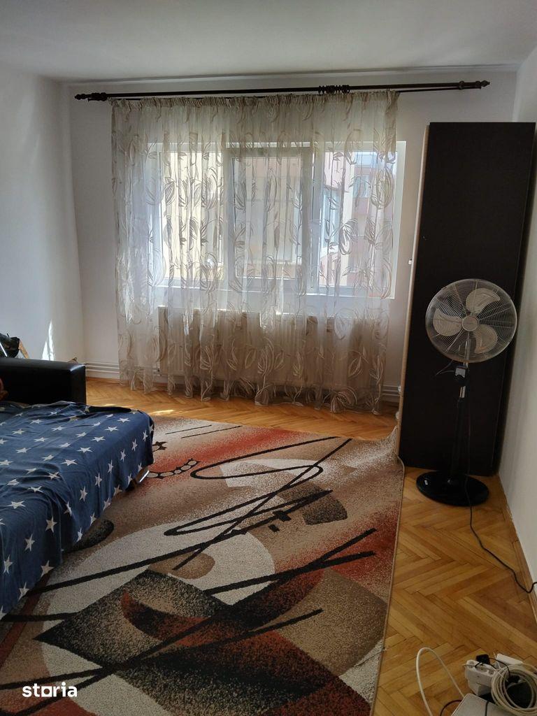 PF vand apartament 3 camere decomandate, Str. Rovine - imagine 1