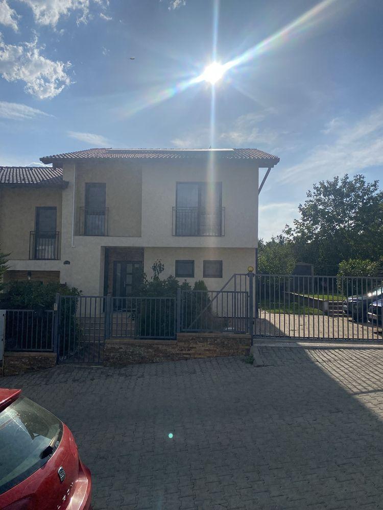 Casă Dâmbul Rotund – 112 mp utili, teren 362 mp, 3 bai | 2019 | Fotovoltaice 5 kW + baterie | Curte amenajată