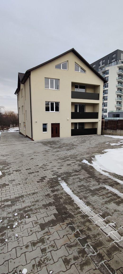 Vand casa cu teren