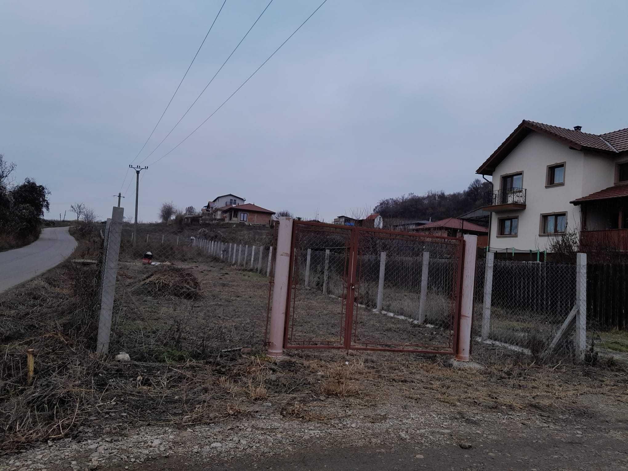 Teren împrejmuit