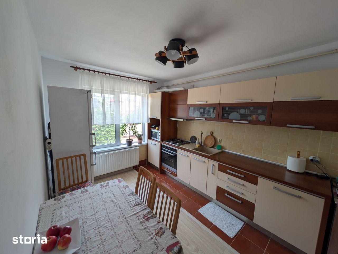 Apartamant, 3 camere, 2 bai, terasa - imagine 1