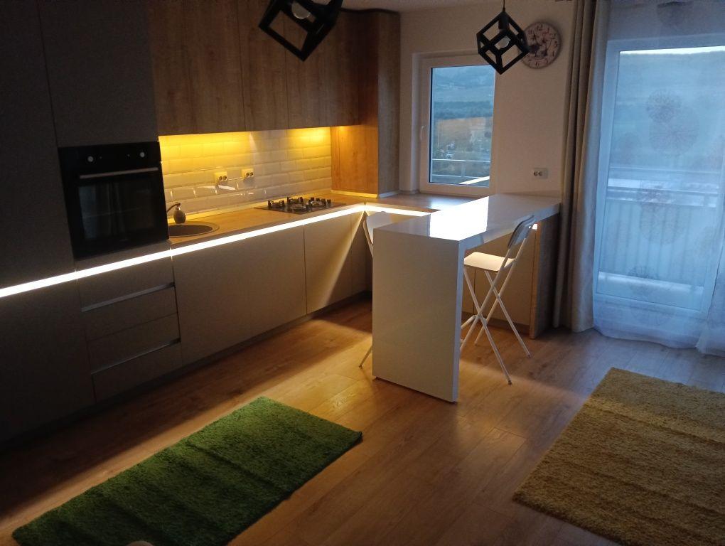 Închiriez apartament 3 camere, 70 mp + Terasă 20 mp,Zona BMW, Florești