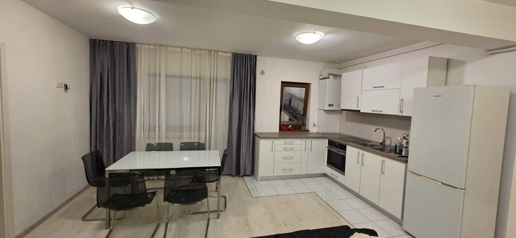 Inchiriez apartament trei camere