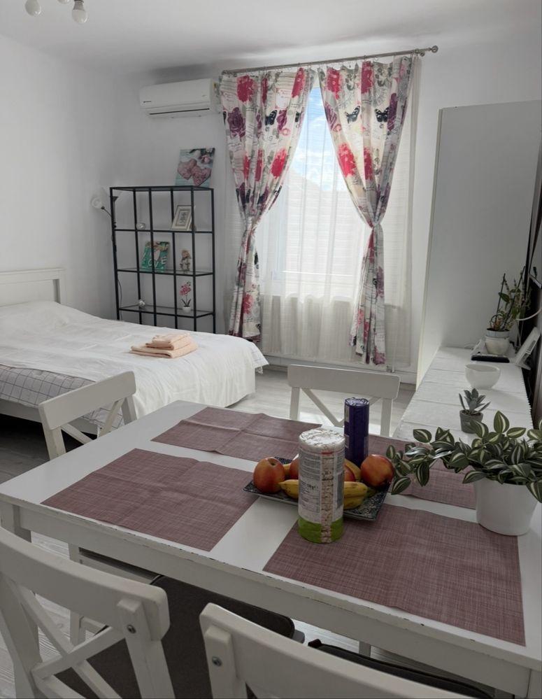 Persoana fizica inchiriez apartament pe Republicii , langa Cultura a studentilor) pret 600 euro