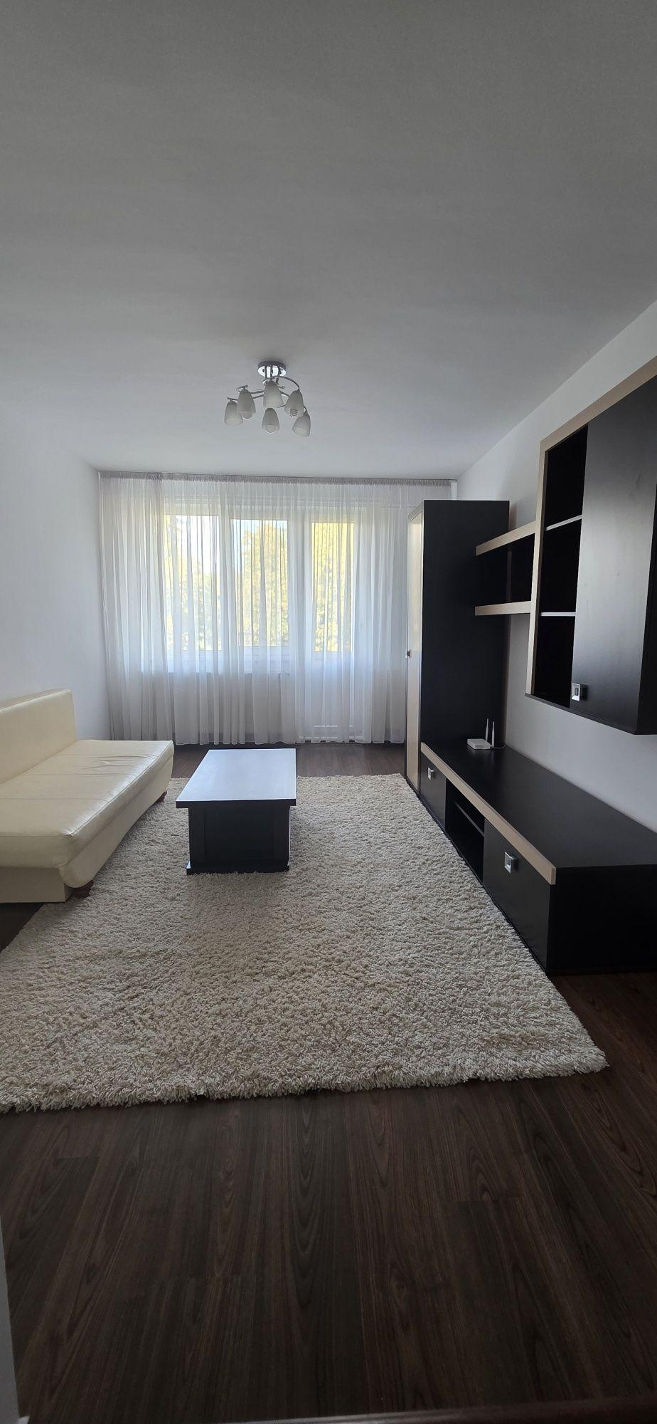 Închiriez apartament cu 2 camere in zona centrală - imagine 1