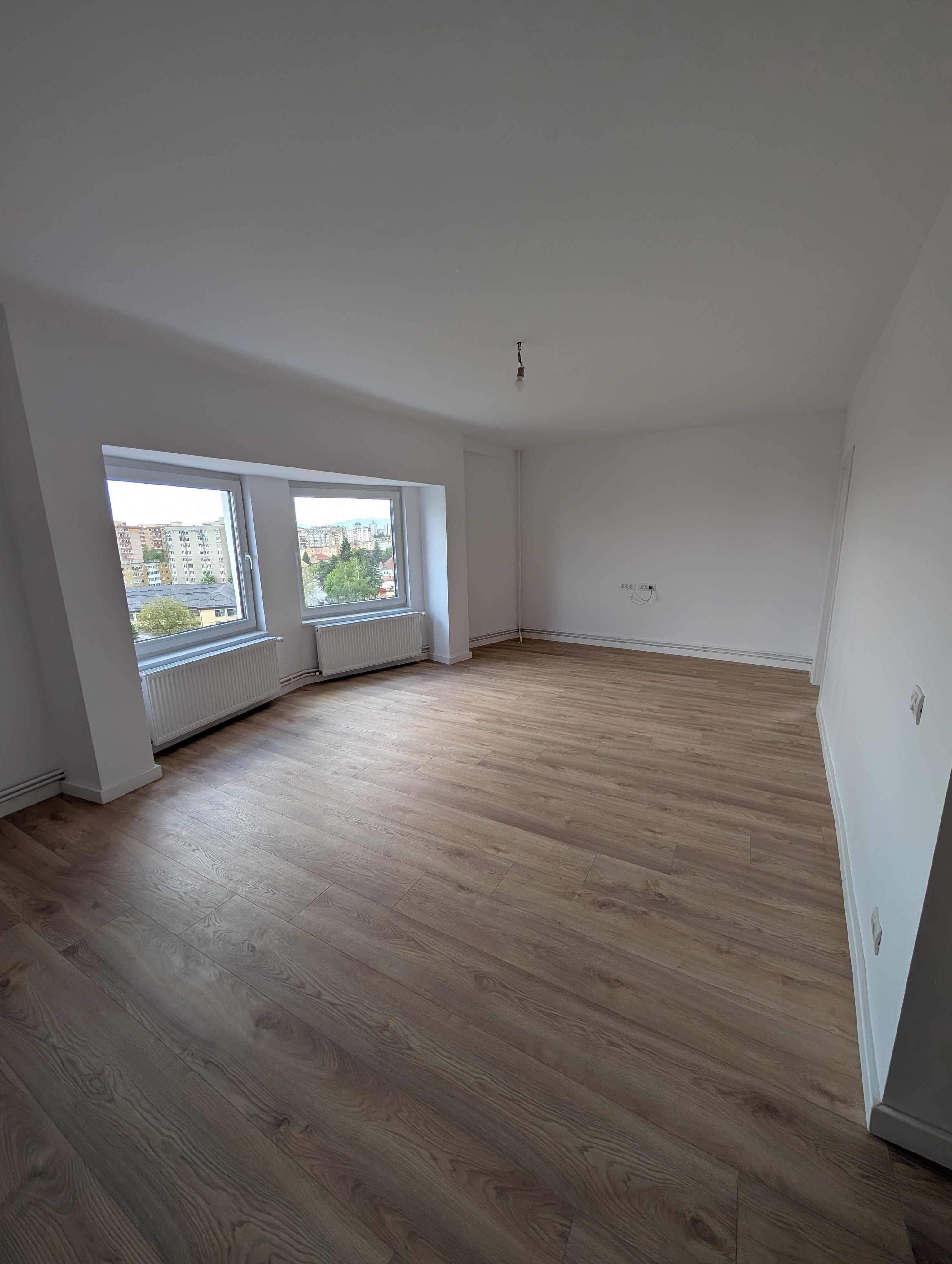 Apartament cu 3 camere, doua bai, doua terase si pod de 108 mp, zona Kaufland Avram Iancu