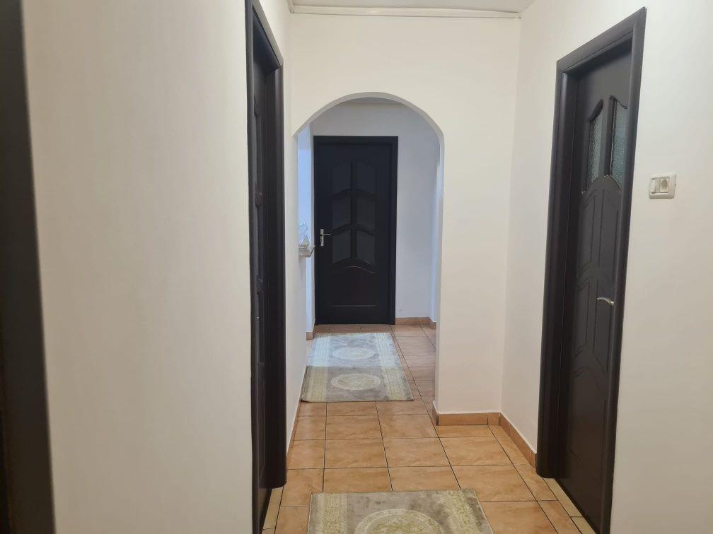 Inchiriez apartament 3 camere - imagine 1