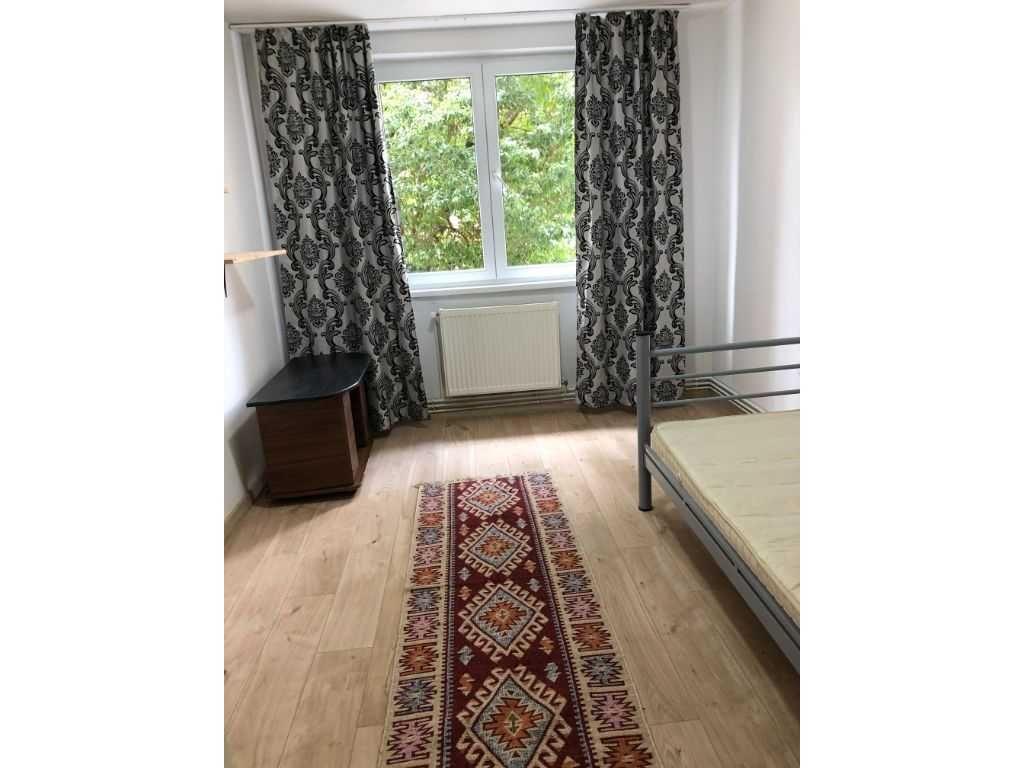 Inchiriez apartament 3 camere