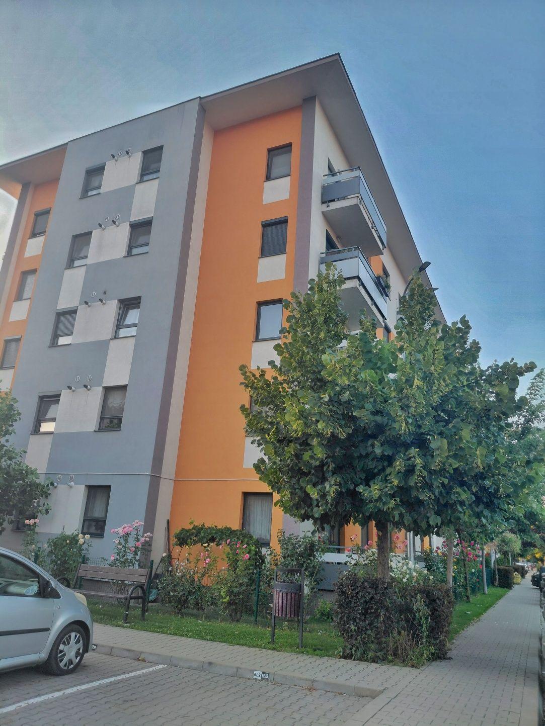 INCHIRIEZ Apartament, 3 camere zona Coresi