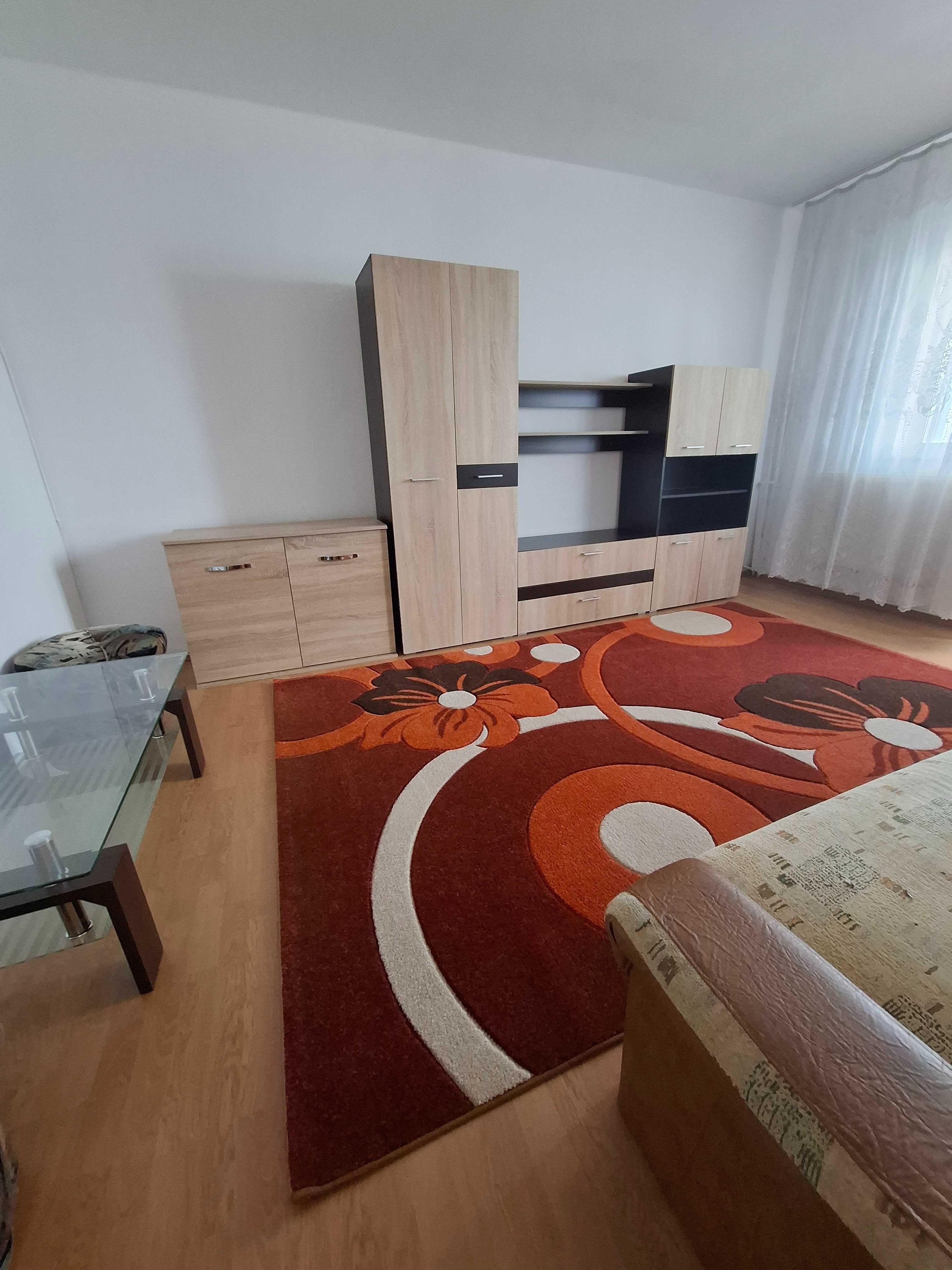 Proprietar inchiriez apartament 3 camere