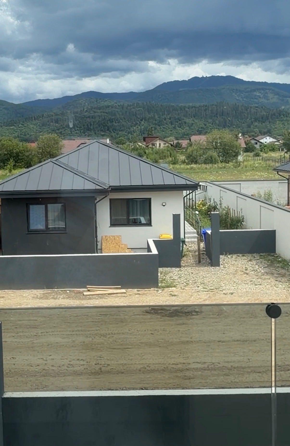 Casa la preț de apartament, la doar 15 minute de centrul Brașovului — profită de prețul actual! - imagine 1