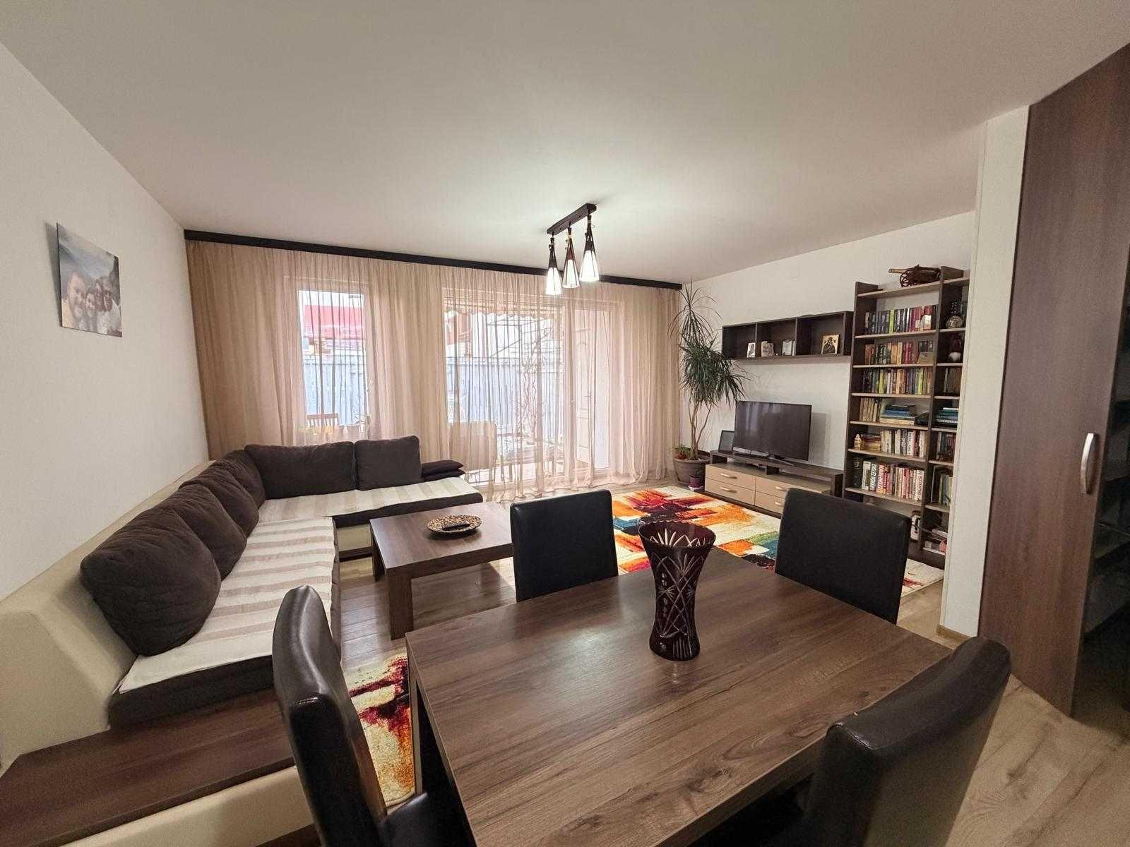 Inchiriez casa insiruita,3 camere ,2 bai,curte,parcare privata
