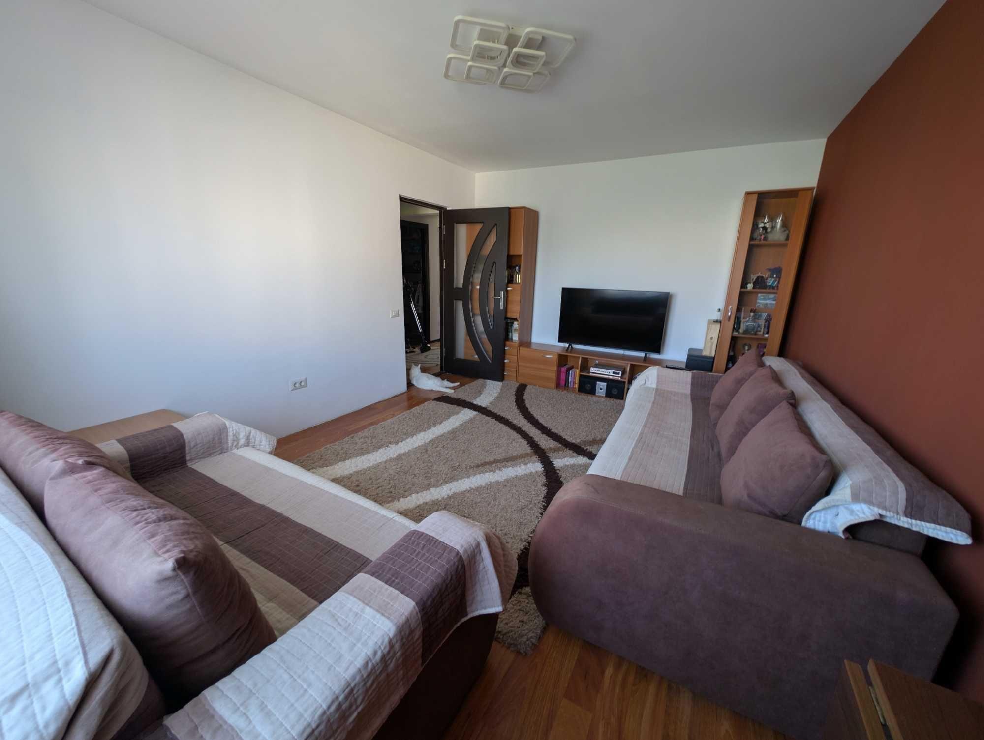 Apartament 3 camere decomandat, centrala termica, loc de parcare rezervat – Inel 2, zona Marvimex