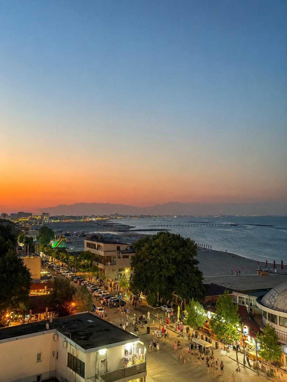 În fiecare dimineață, Marea Neagră în fața ta | Apartament premium 2 camere | Parcare subterană | Mamaia zona Teatrul de Vară