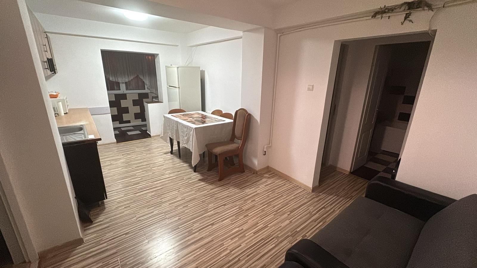 Apartament de închiriat zona pelendava 1 mai
