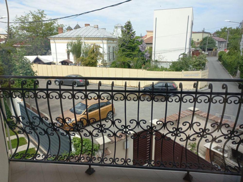 Închiriez apartament in vila, ultracentral in Craiova
