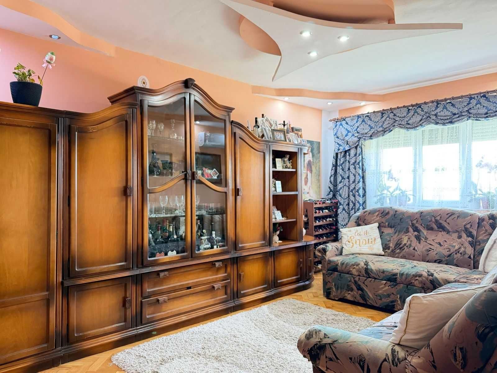 Apartament 3 camere Leonardo Da Vinci/Nufarul Decomandat